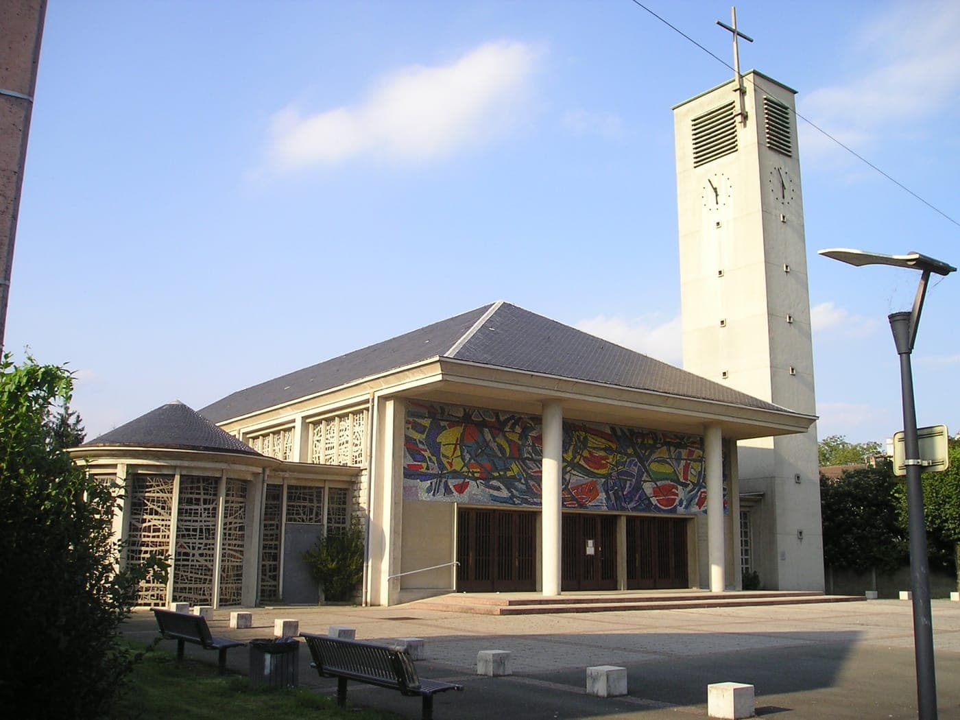 Église Sacré-Cœur Audincourt architecture moderne bâtiment