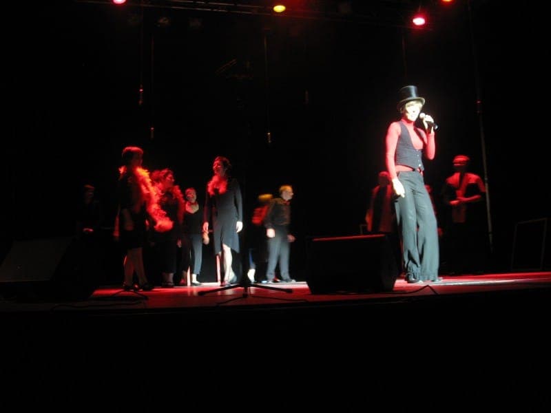 Soliste performant en chapeau spectacle 2011