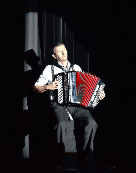 Détails scéniques — gestes et expressions musicales