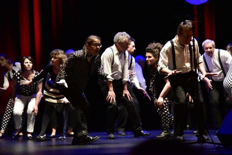 Mise en scène originale — spectacle comédien-musical