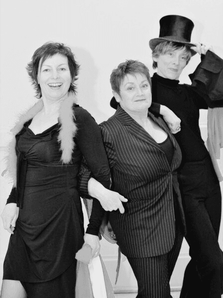 Trois personnes portrait nostalgie années 1990 photo